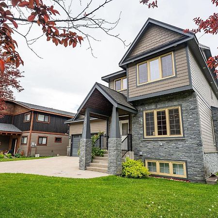 Aspen Lodge By Revelstoke Vacations Екстер'єр фото