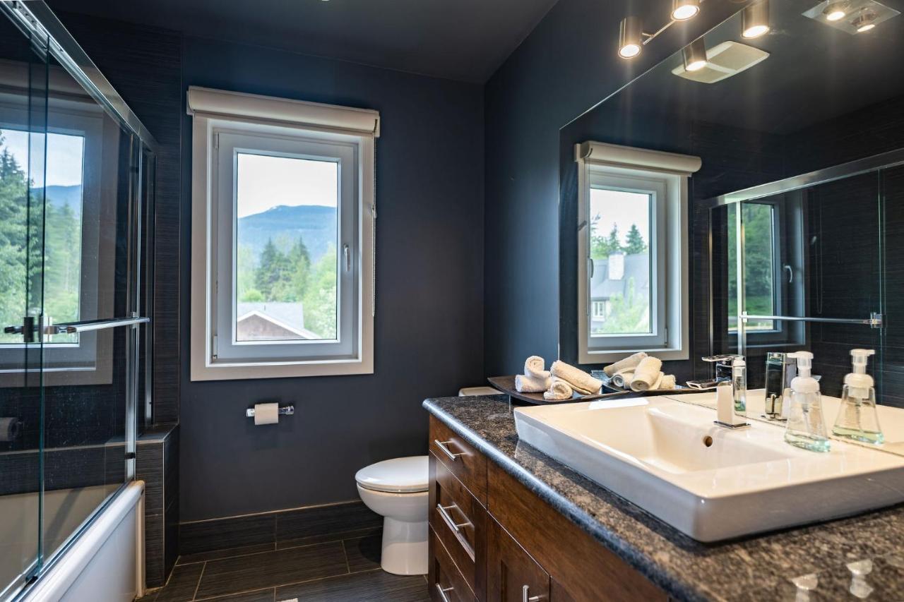 Aspen Lodge By Revelstoke Vacations Екстер'єр фото