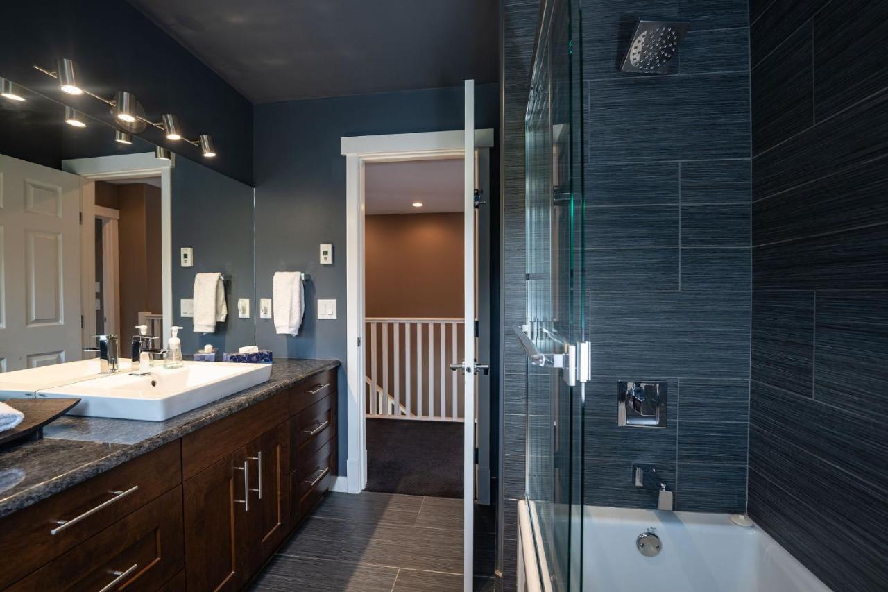 Aspen Lodge By Revelstoke Vacations Екстер'єр фото